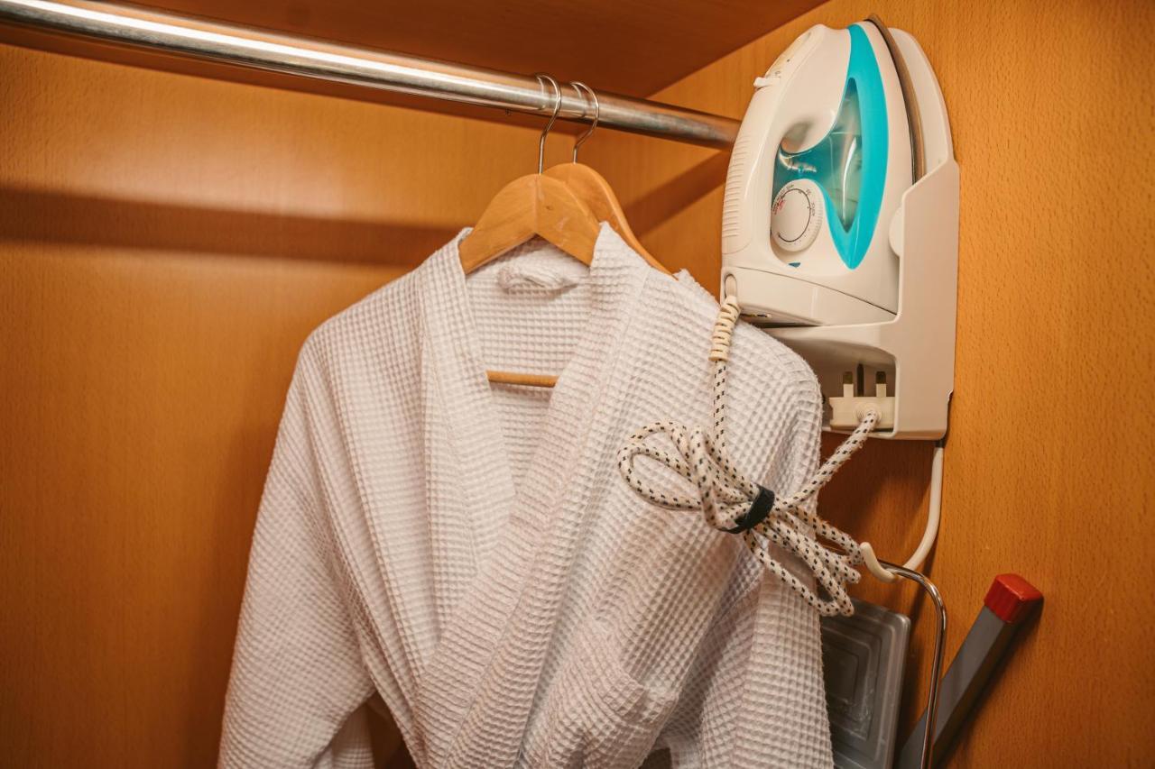 St Giles Gardens Hotel Kuala Lumpur Buitenkant foto A bathrobe