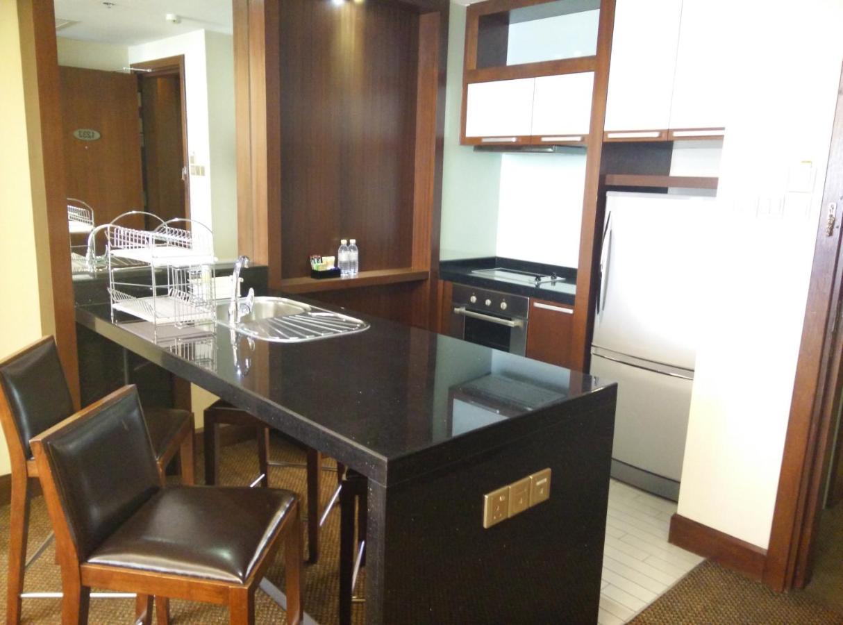 St Giles Gardens Hotel Kuala Lumpur Buitenkant foto A kitchen in a hotel suite