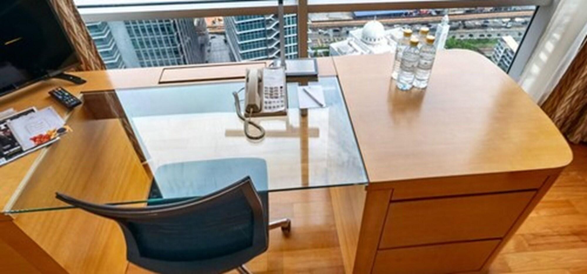 St Giles Gardens Hotel Kuala Lumpur Buitenkant foto A typical office at the University of Tokyo