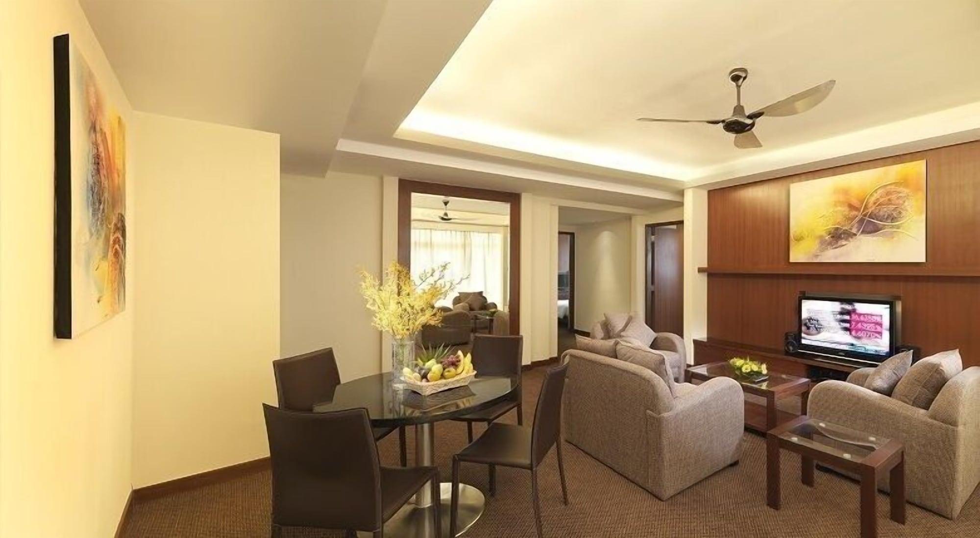 St Giles Gardens Hotel Kuala Lumpur Buitenkant foto A typical suite at the hotel