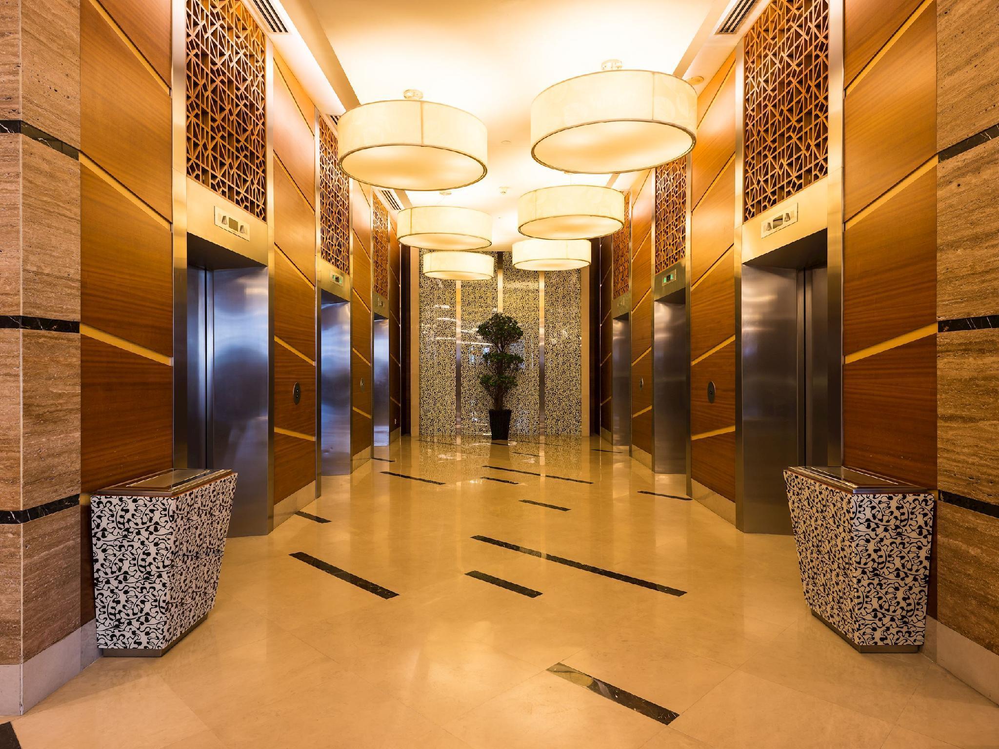 St Giles Gardens Hotel Kuala Lumpur Buitenkant foto The elevator lobby